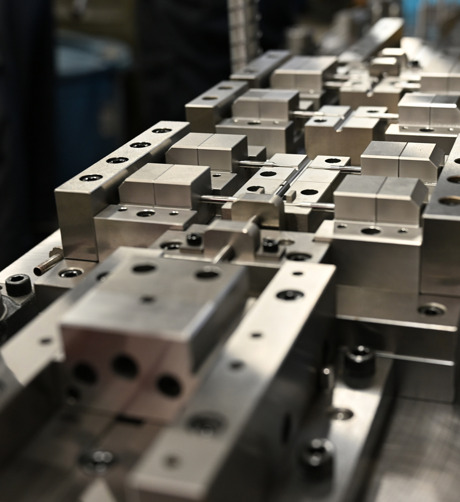 単発プレス金型、順送プレス金型